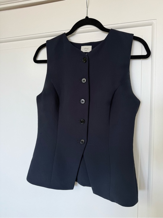 Aritzia Tops - Aritzia Regal Vest- Crepette